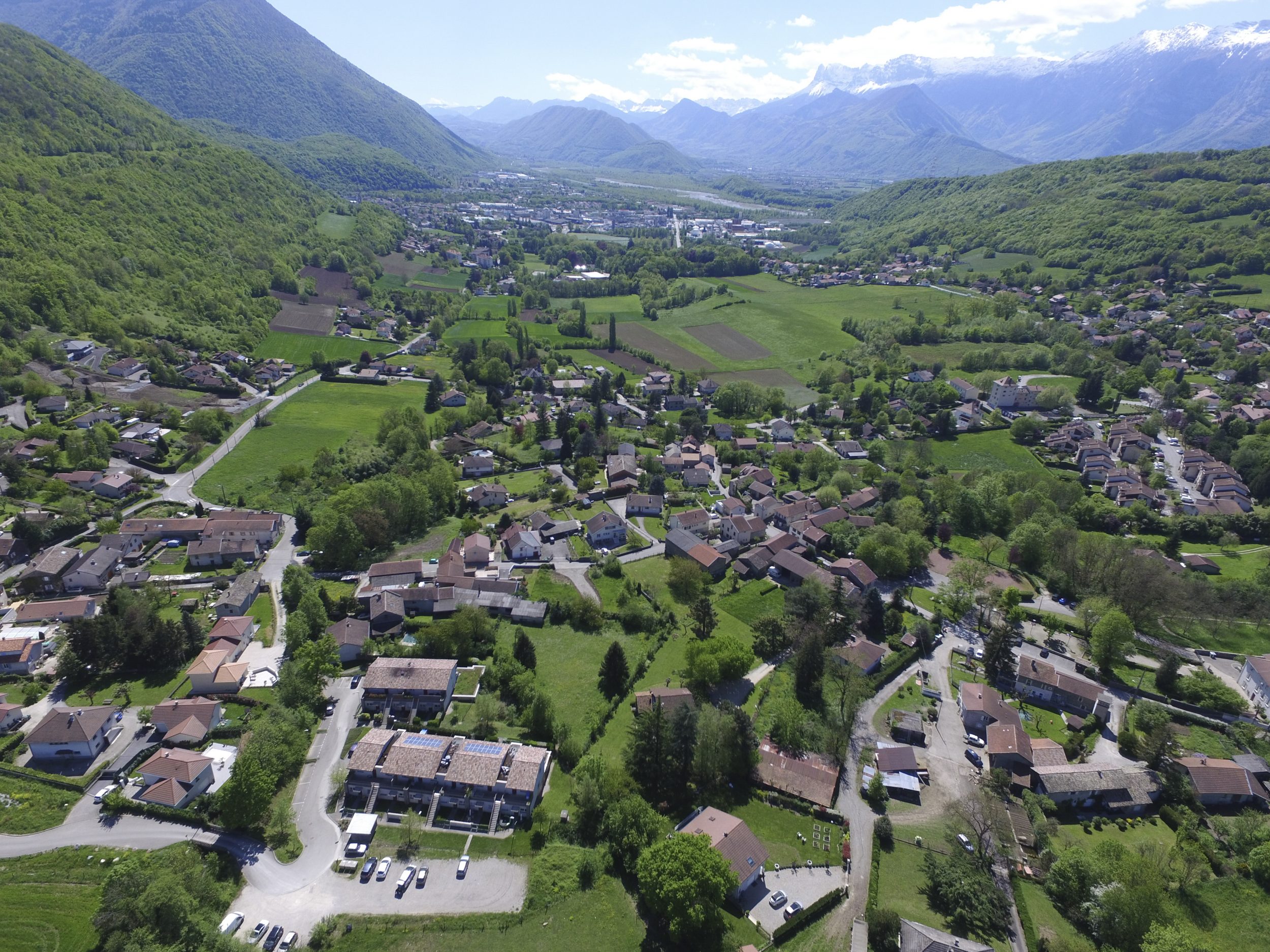 Lundi 25 avril 2016
Jarrie, photos aériennes réalisées avec un drone
Photos : Thierry CHENU - Du Ciel dans Vos Images © 2016