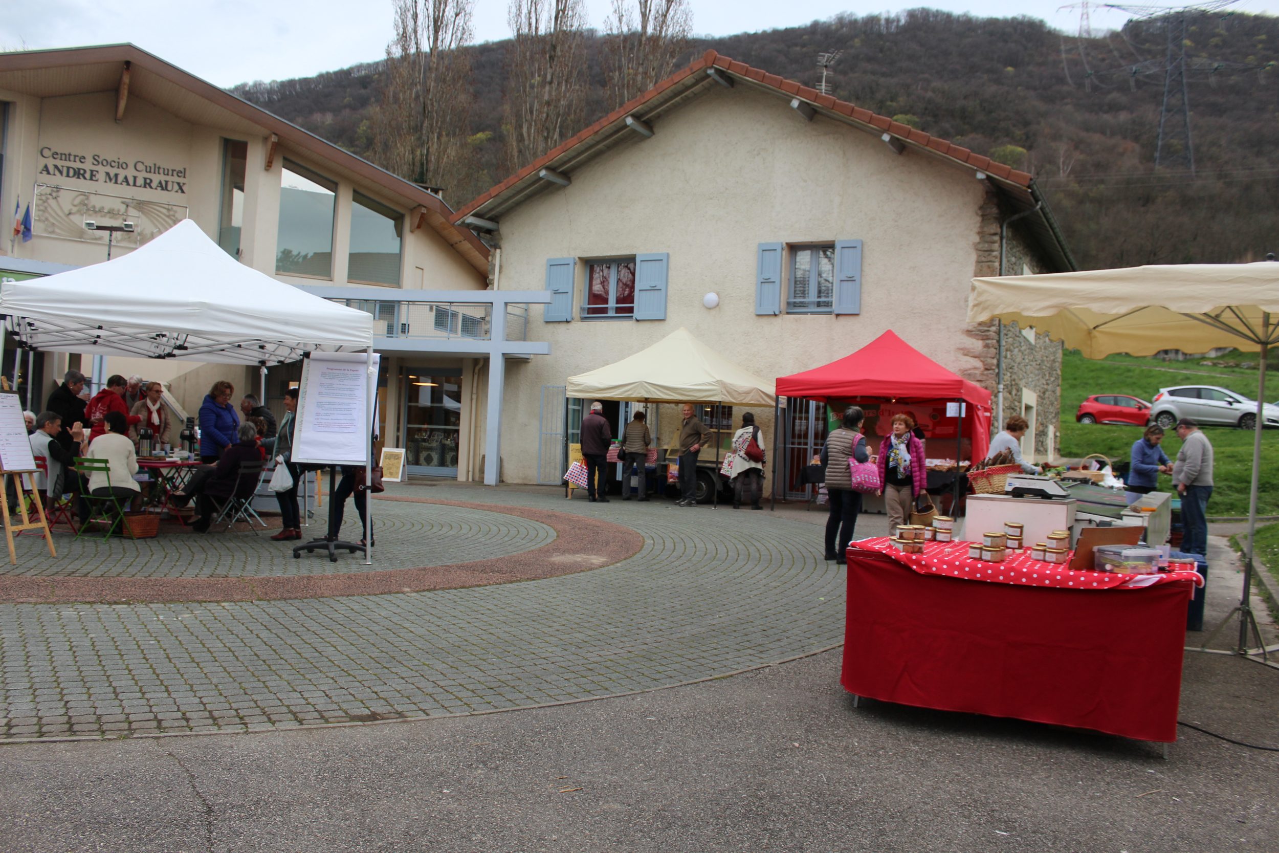 Réouverture du marché de la papote
