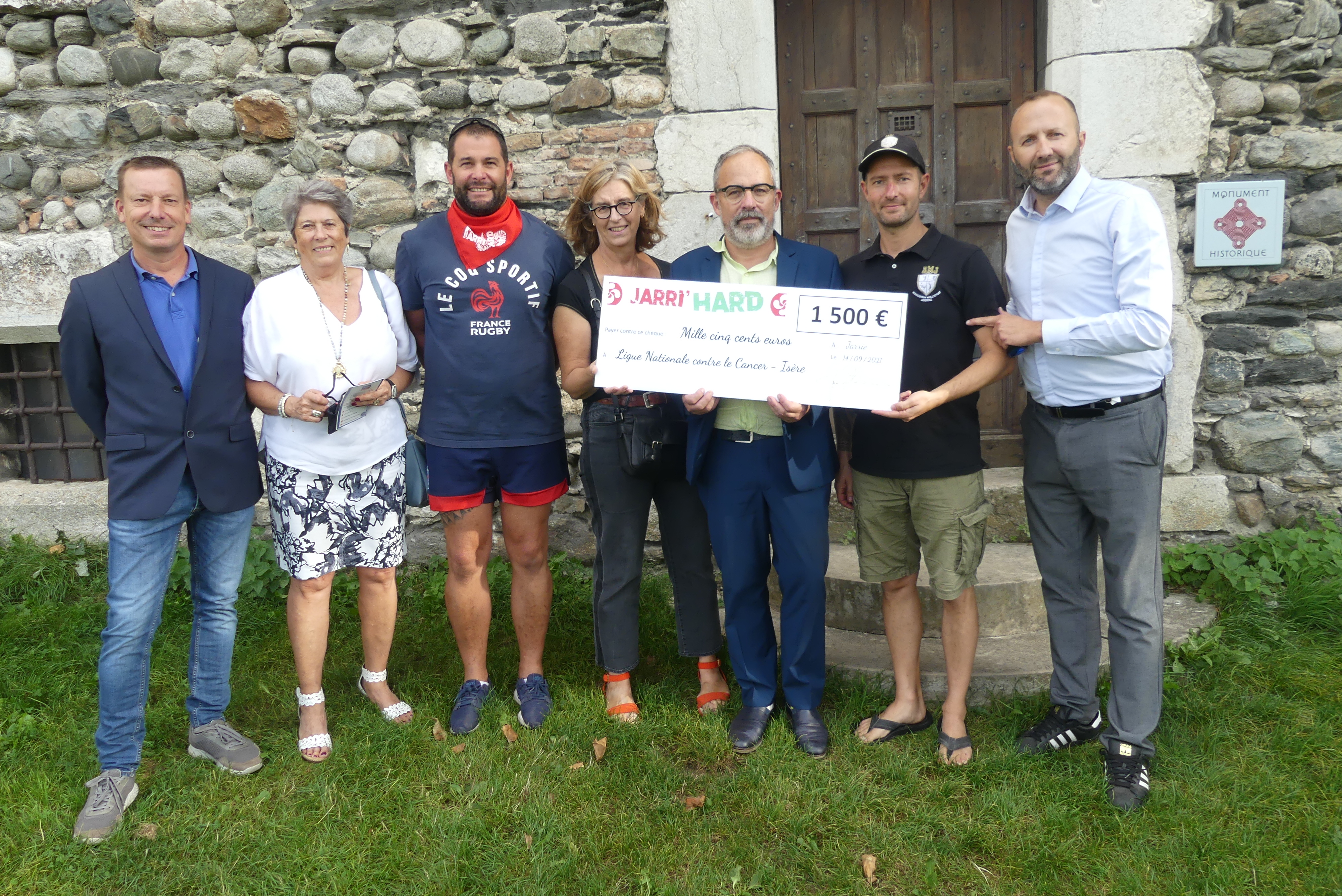 remise d’un chèque de 1500 euros à la Ligue contre le cancer