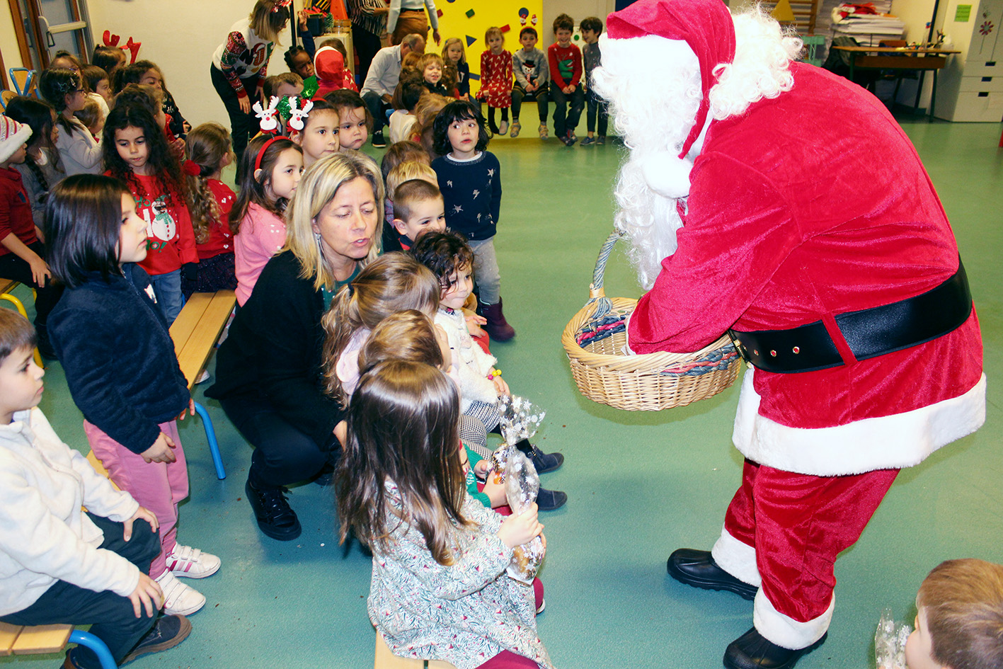 OH OH OH | Le Père Noël en visite dans les écoles maternelles !